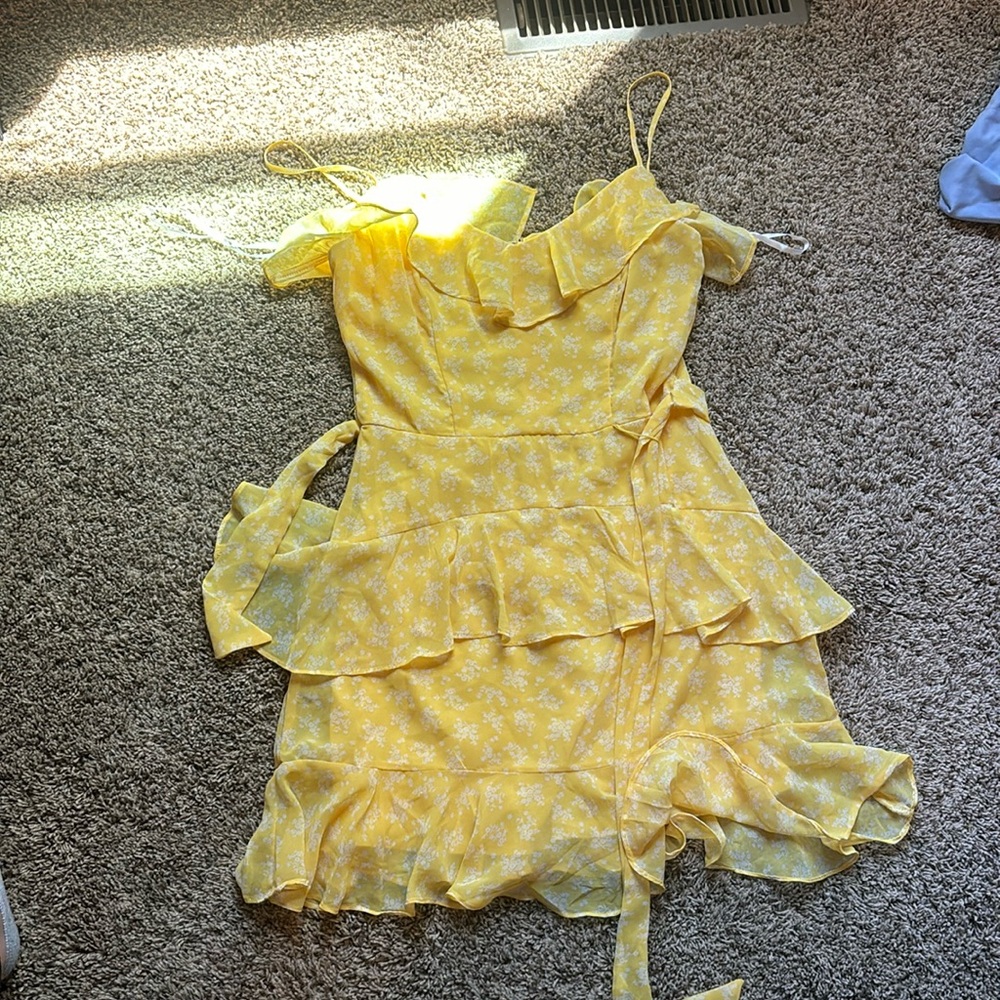 B. Darlin short Yellow flower dress size Small/Medium (9/10)